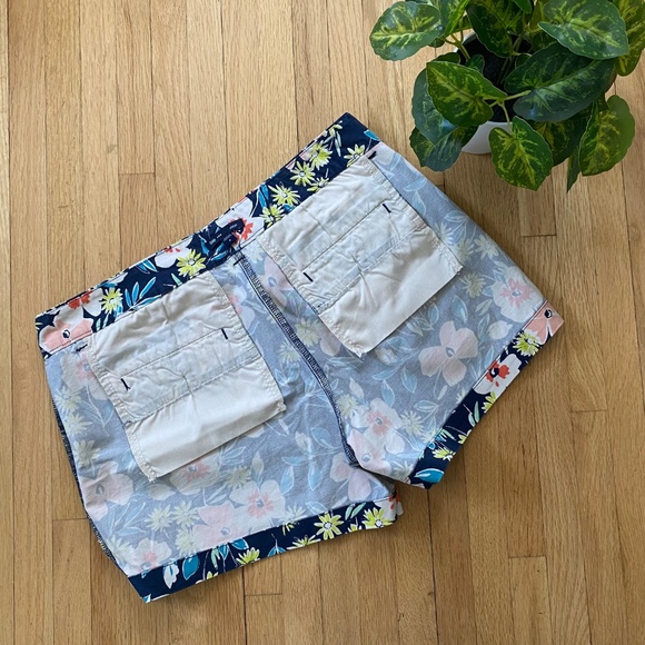 Gap Floral Print Chino Shorts Navy Multicolor Flat Front Pockets Mid Rise Size 6 - Picture 10 of 12